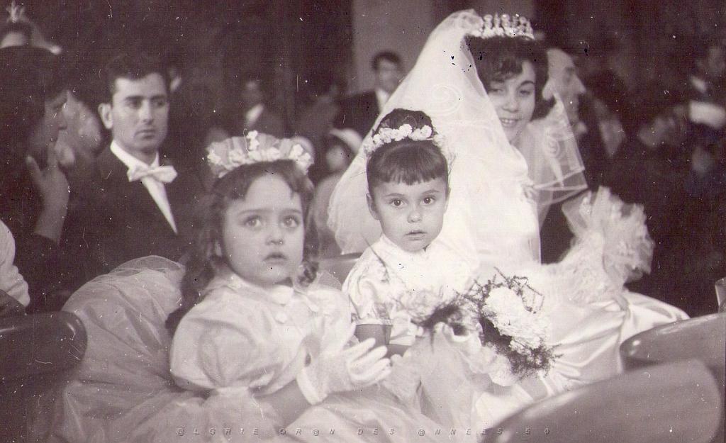 GHISLAINE A DROITE JOUR DU MARIAGE DE RAYMOND NIETO ET LOUISETTE BROTONS EN 28 04 1962.jpg